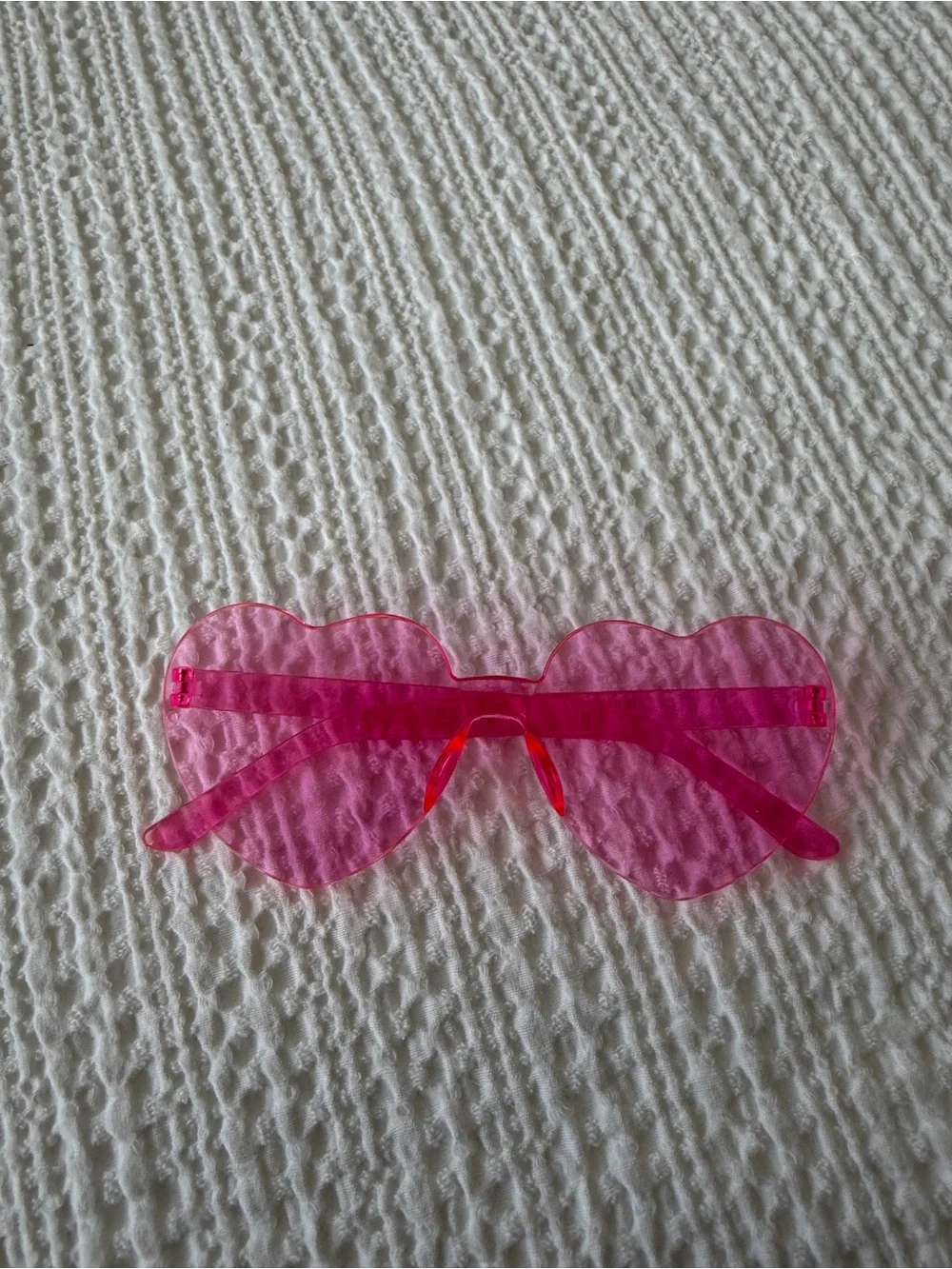Heart-Shaped Pink Women's Sunglasses - Transparent Fashion Shades